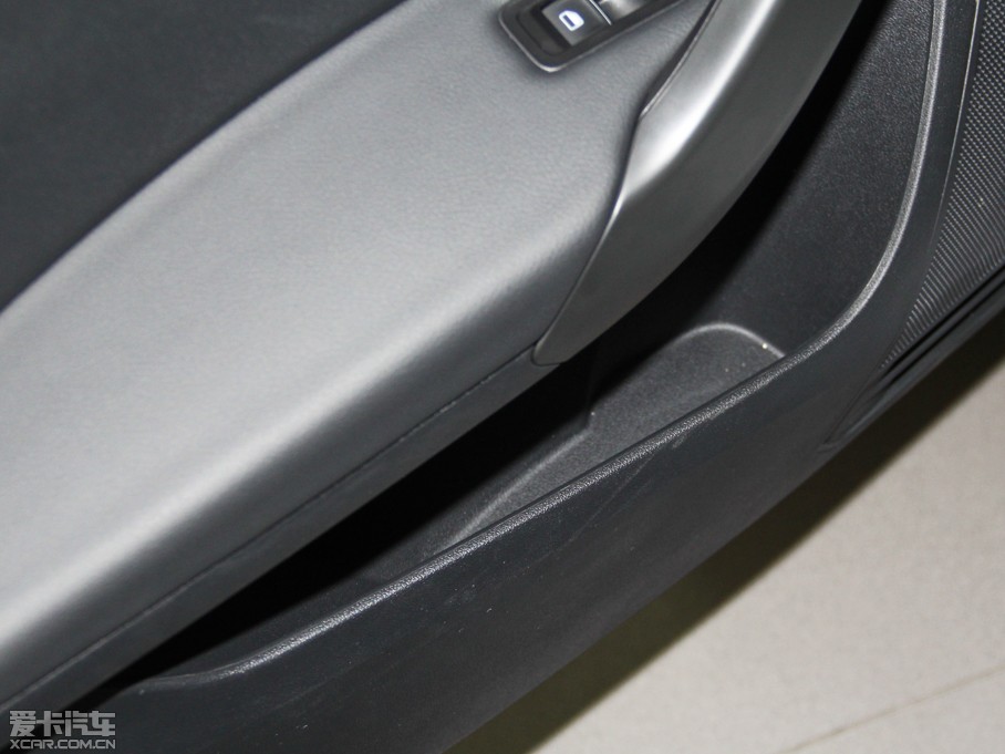 2015ɣ{ 1.6L Ԅ(dng)A