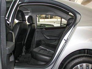 2015款1.6L 自动豪华版 后排空间