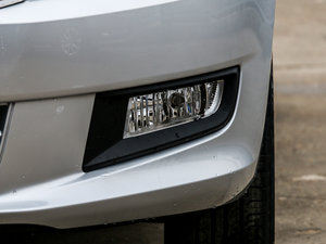 2015款1.6L 自动舒适版 前雾灯