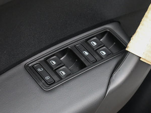 2015款1.6L 自动舒适版 主驾车窗控制区	