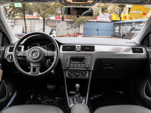 2015款1.6L 自动舒适版 内饰全景
