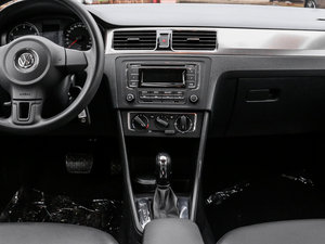 2015款1.6L 自动舒适版 中控台