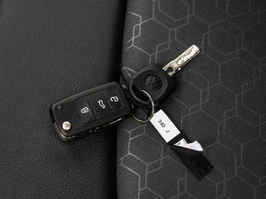 2015款1.6L 自动舒适版 车钥匙