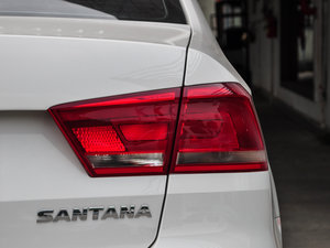 2015款1.6L 手动舒适版 尾灯