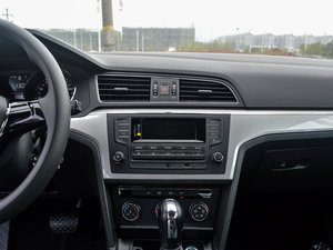 2015款230TSI DSG风尚型 中控区