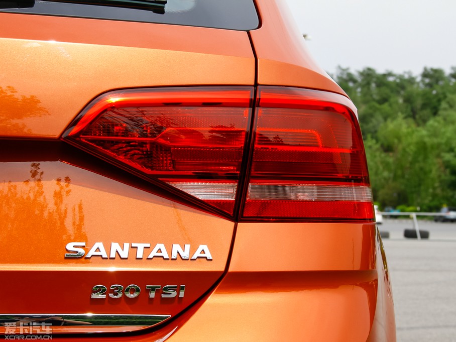 2015ɣ{Ƽ{ 230TSI DSGA