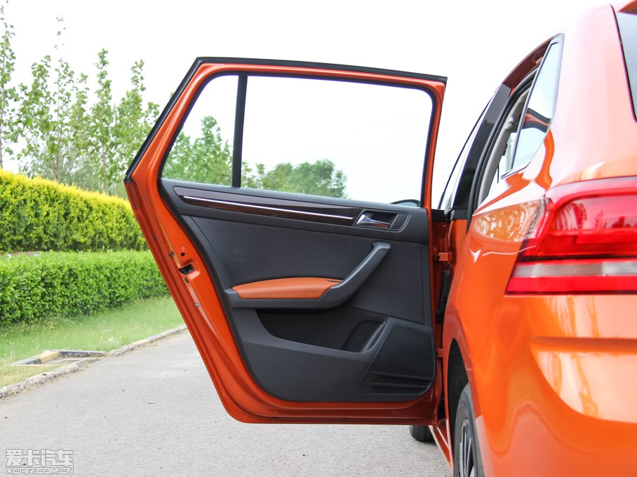 2015ɣ{Ƽ{ 230TSI DSGA