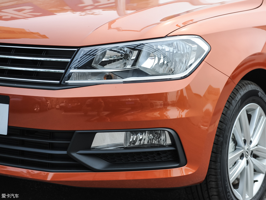 2015ɣ{Ƽ{ 230TSI DSGm