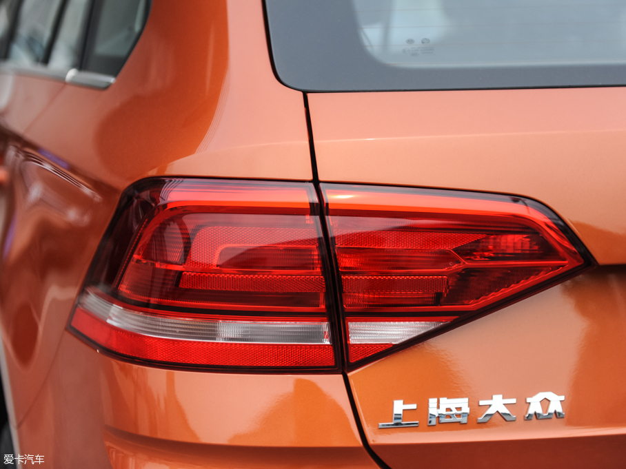 2015ɣ{Ƽ{ 230TSI DSGm