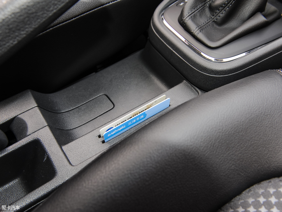 2015ɣ{Ƽ{ 230TSI DSGm