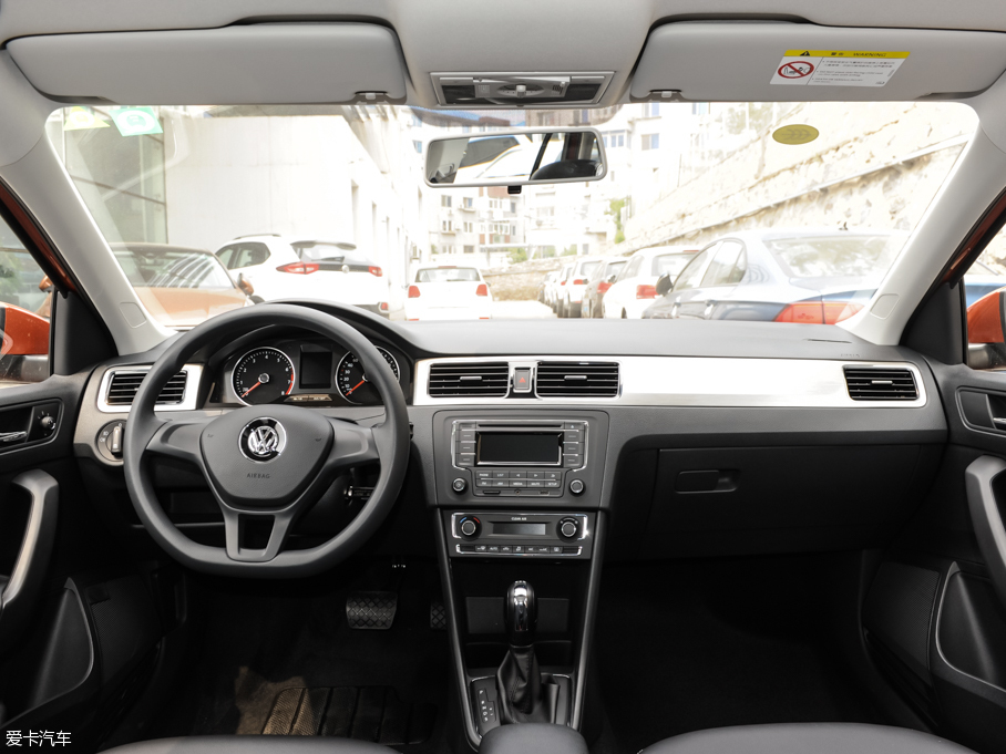 2015ɣ{Ƽ{ 230TSI DSGm