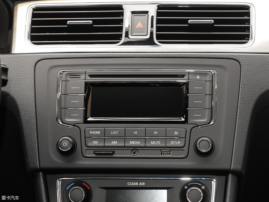 2015ɣ{Ƽ{ 230TSI DSGm