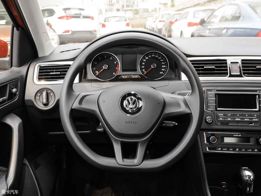 2015ɣ{Ƽ{ 230TSI DSGm