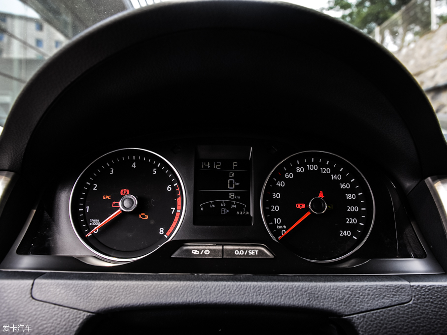 2015ɣ{Ƽ{ 230TSI DSGm