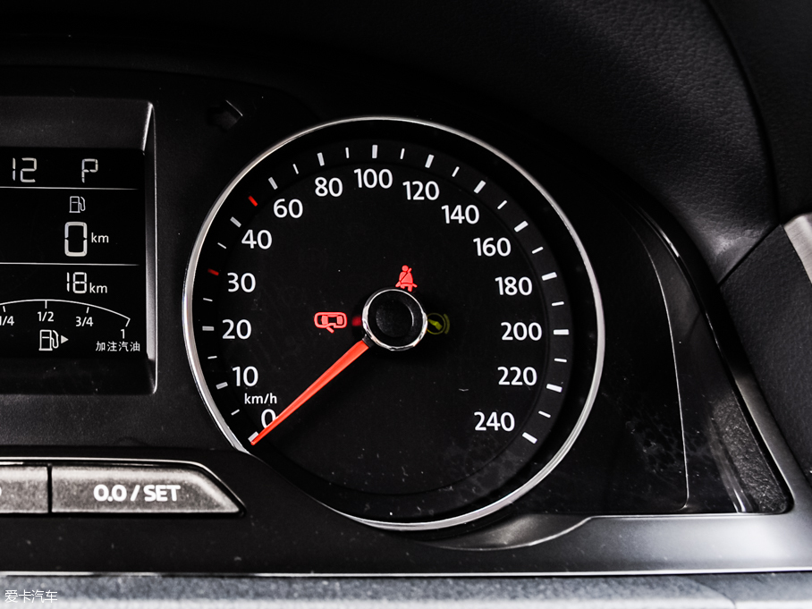 2015ɣ{Ƽ{ 230TSI DSGm