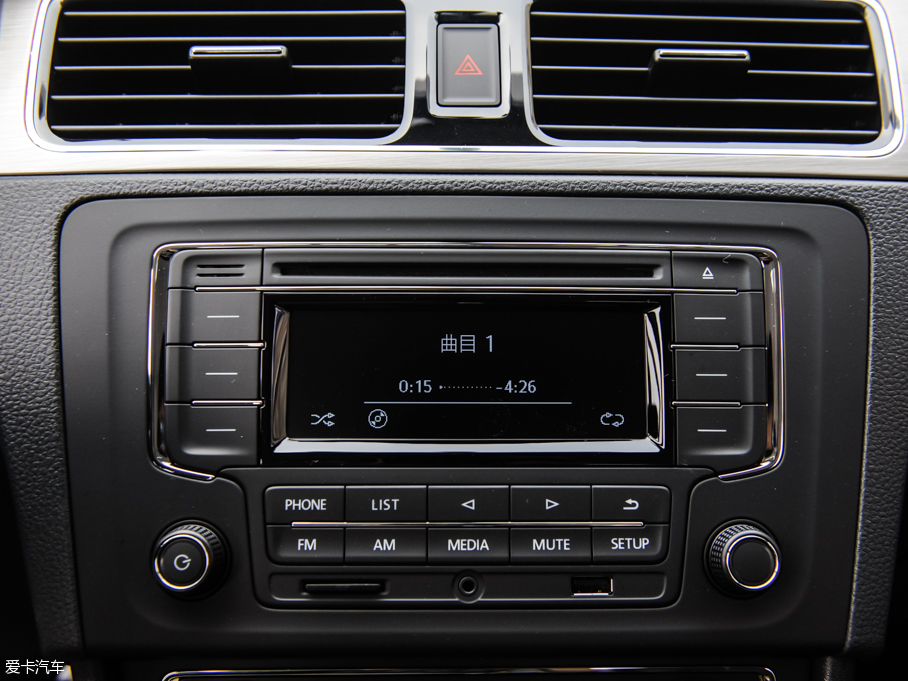 2015ɣ{Ƽ{ 230TSI DSGm