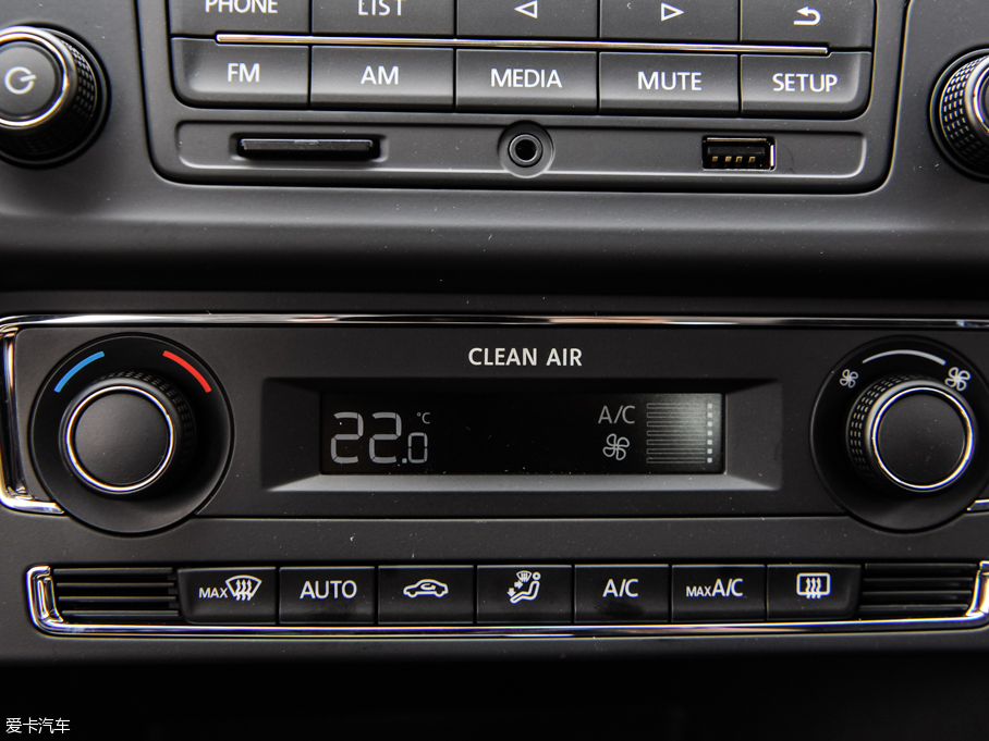 2015ɣ{Ƽ{ 230TSI DSGm