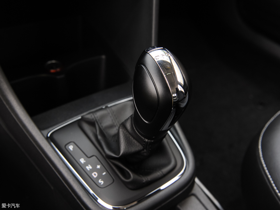 2015ɣ{Ƽ{ 230TSI DSGm