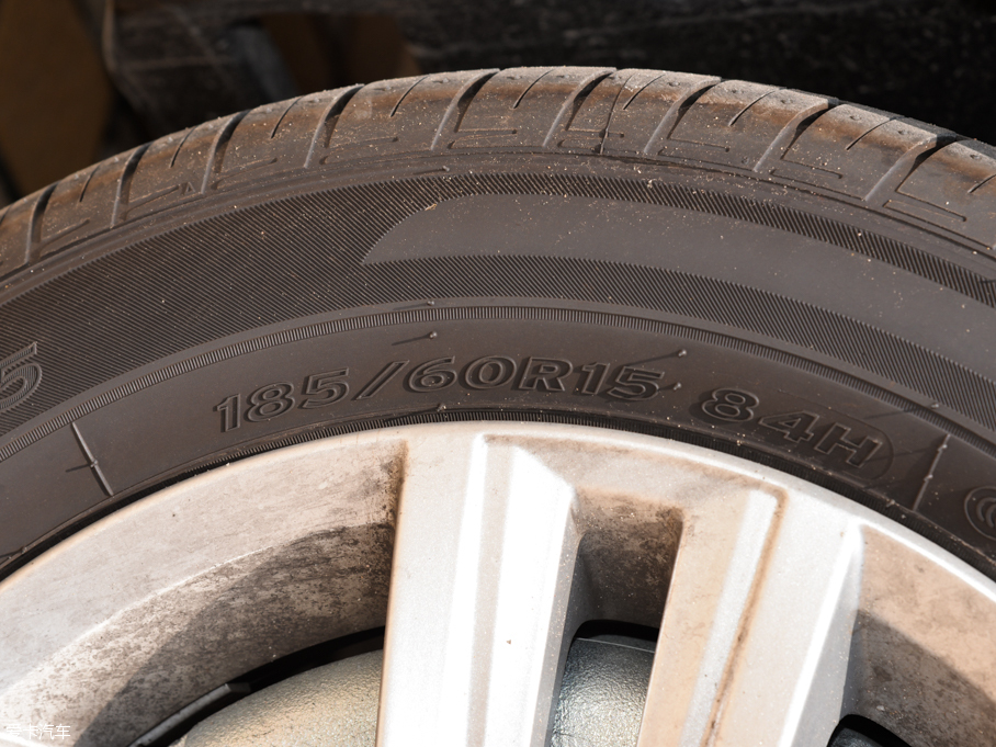 2015ɣ{Ƽ{ 230TSI DSGm