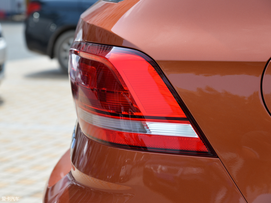 2015ɣ{Ƽ{ 230TSI DSGm