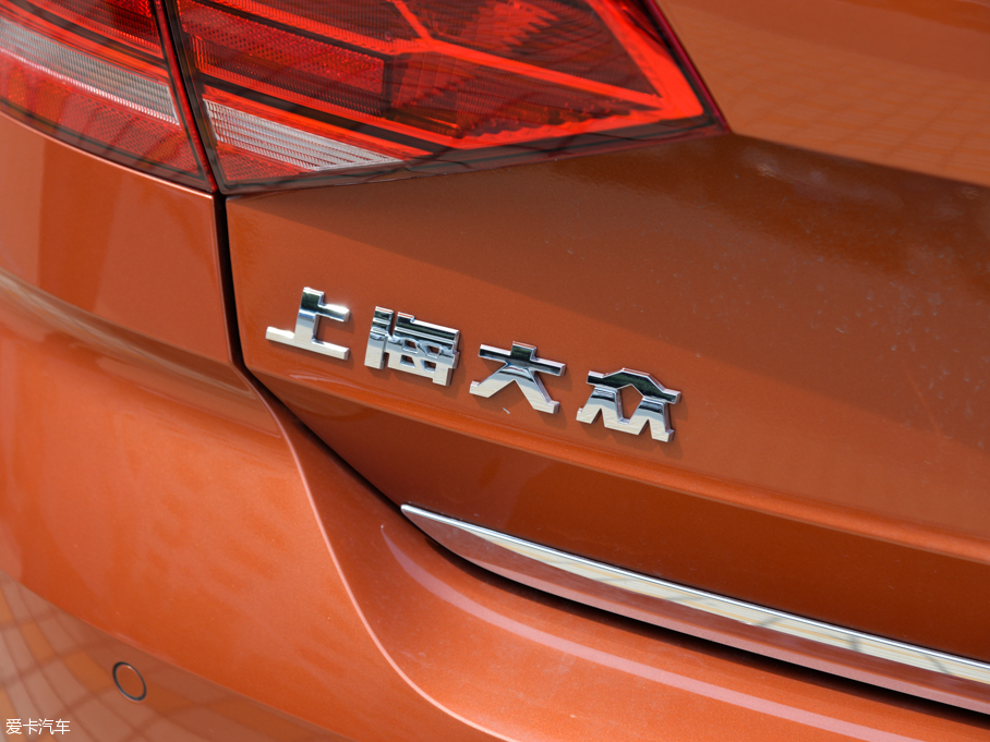 2015ɣ{Ƽ{ 230TSI DSGm