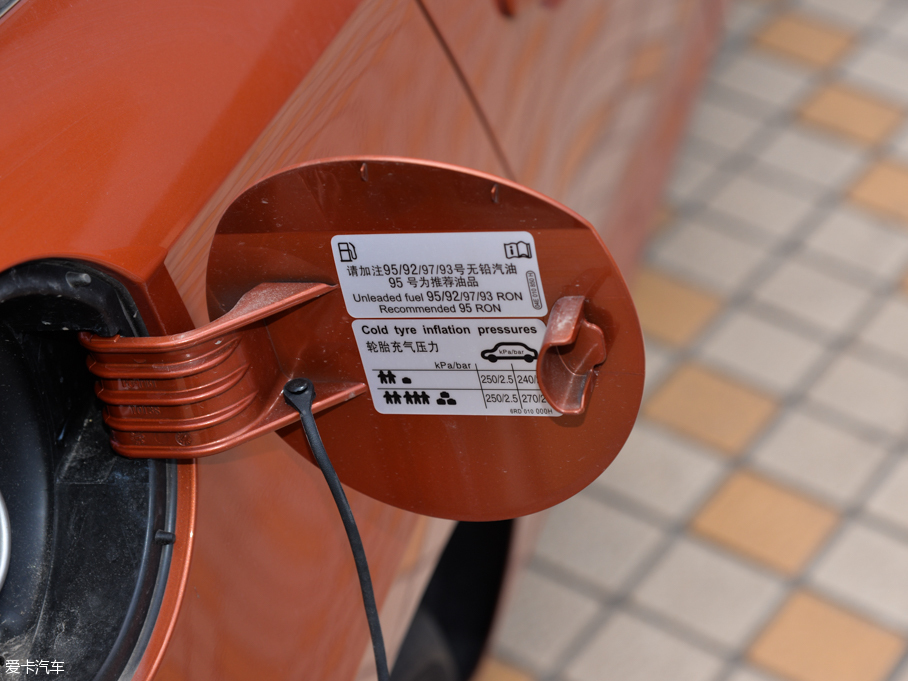 2015ɣ{Ƽ{ 230TSI DSGm