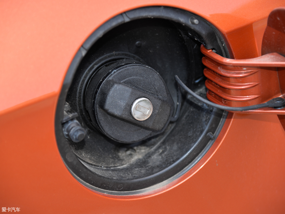 2015ɣ{Ƽ{ 230TSI DSGm