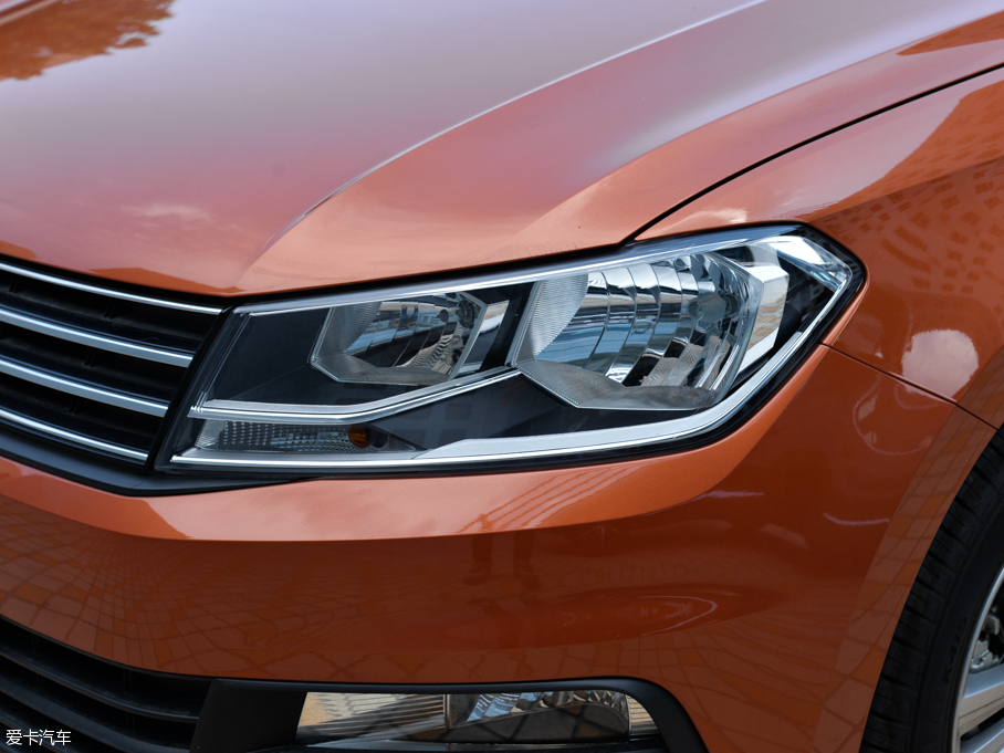 2015ɣ{Ƽ{ 230TSI DSGm