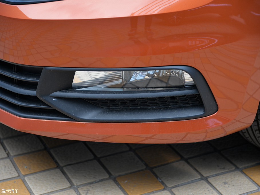 2015ɣ{Ƽ{ 230TSI DSGm