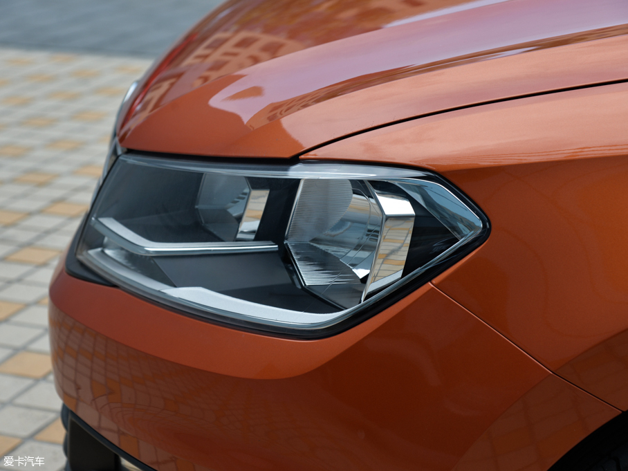 2015ɣ{Ƽ{ 230TSI DSGm