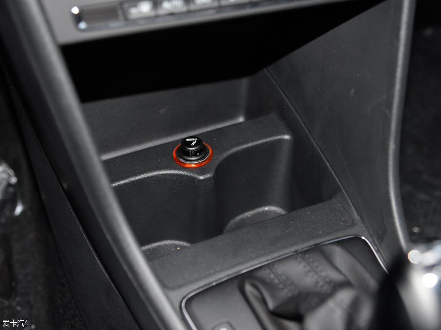 2015ɣ{Ƽ{ 230TSI DSGm