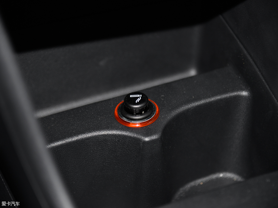 2015ɣ{Ƽ{ 230TSI DSGm