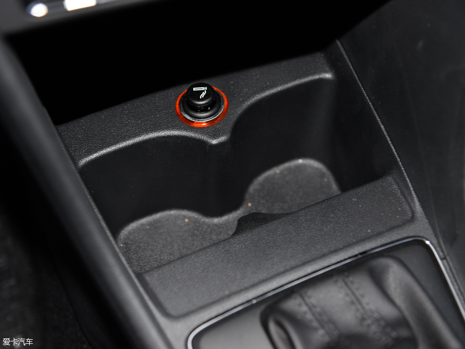 2015ɣ{Ƽ{ 230TSI DSGm