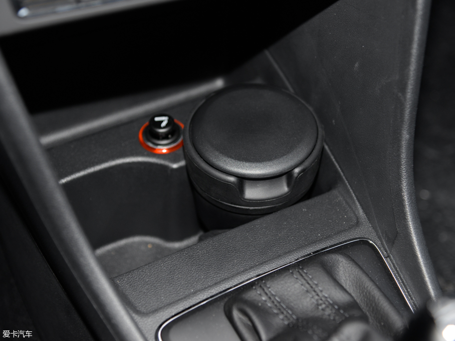 2015ɣ{Ƽ{ 230TSI DSGm