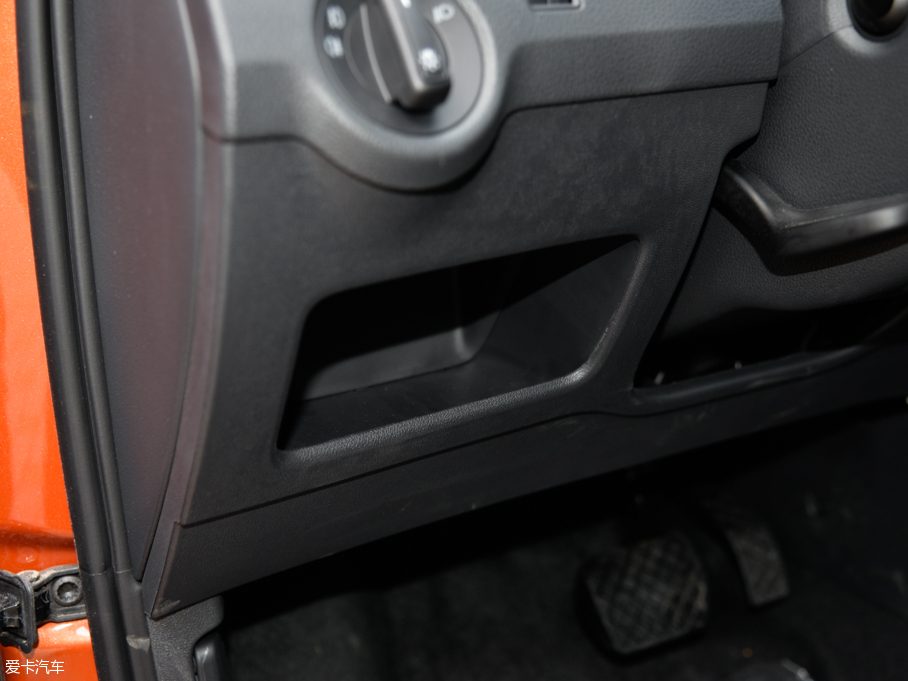 2015ɣ{Ƽ{ 230TSI DSGm