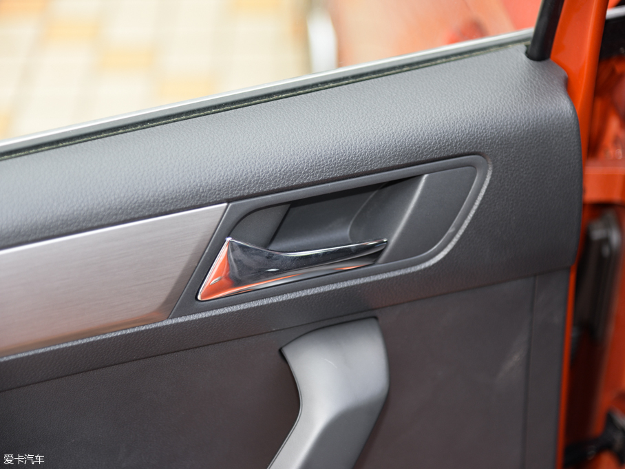 2015ɣ{Ƽ{ 230TSI DSGm