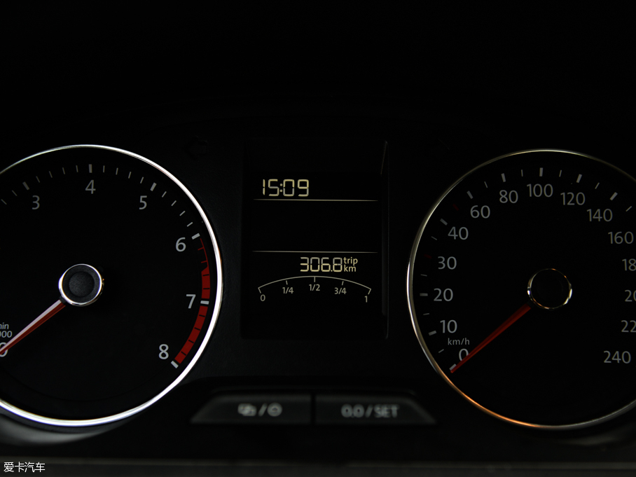 2015ɣ{Ƽ{ 230TSI DSGm