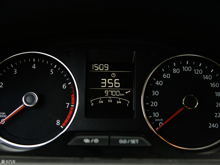 2015ɣ{Ƽ{ 230TSI DSGm