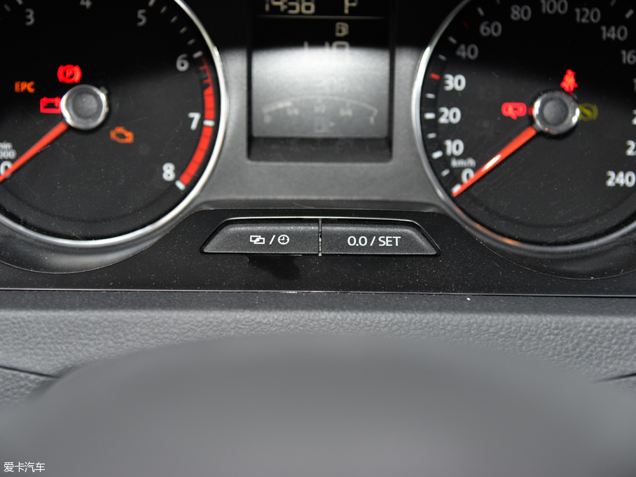 2015ɣ{Ƽ{ 230TSI DSGm