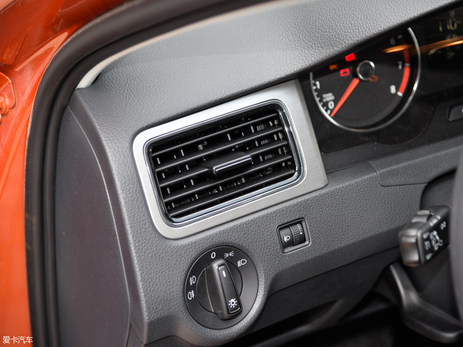 2015ɣ{Ƽ{ 230TSI DSGm