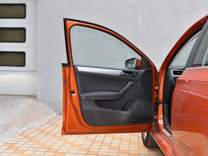 2015230TSI DSGm {λ܇T