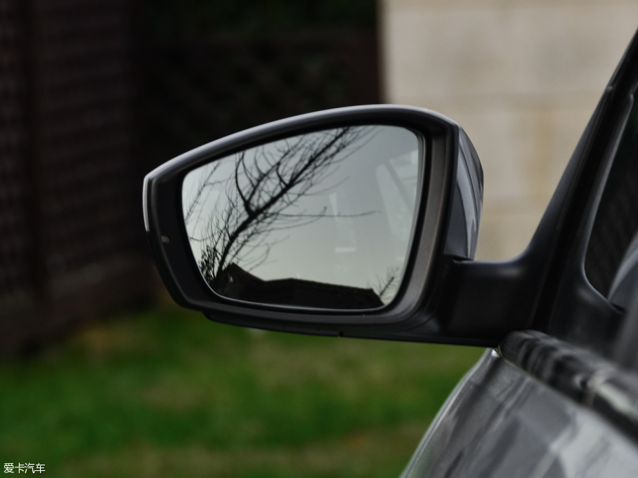 2015݃Ɏ 230TSI DSGA