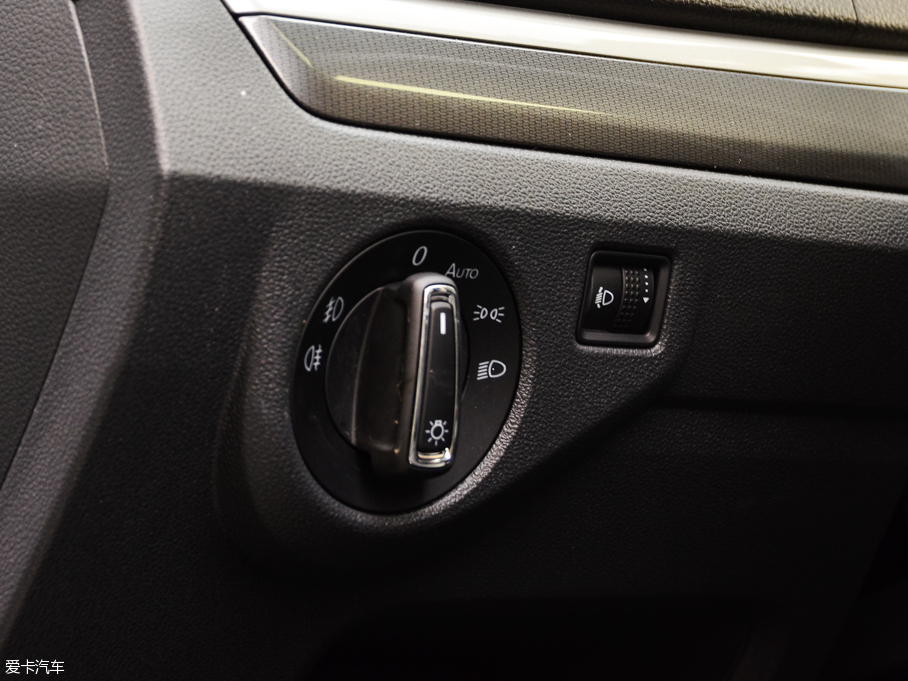 2015݃Ɏ 230TSI DSGA