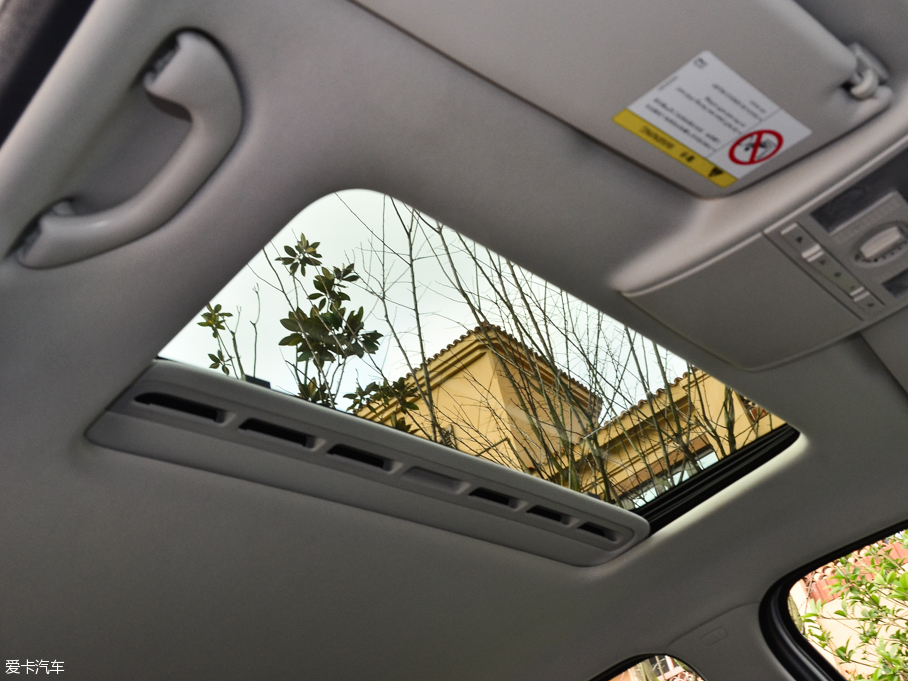 2015݃Ɏ 230TSI DSGA