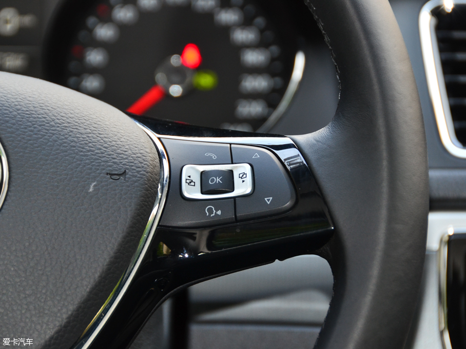 2015݃Ɏ 230TSI DSGA