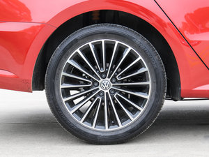 2015款230TSI DSG 豪华版 轮圈