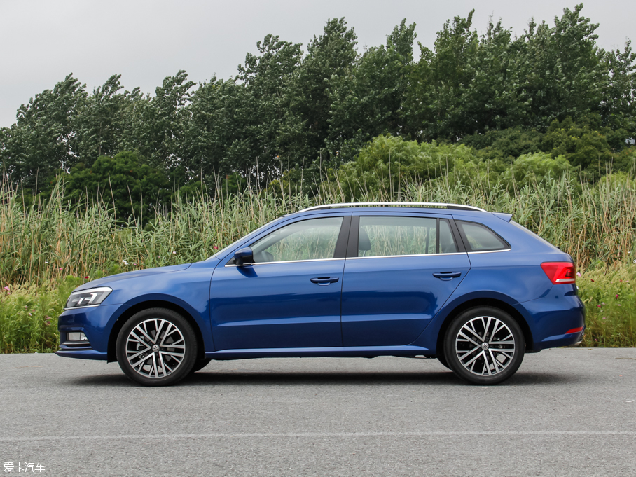 2015݃Ɏ 230TSI DSGA