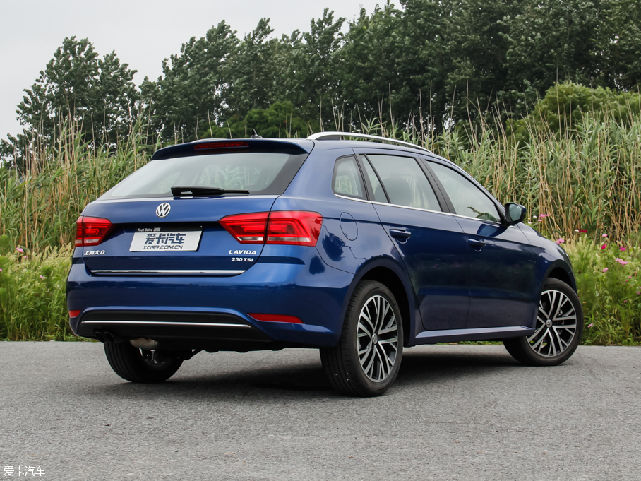 2015݃Ɏ 230TSI DSGA