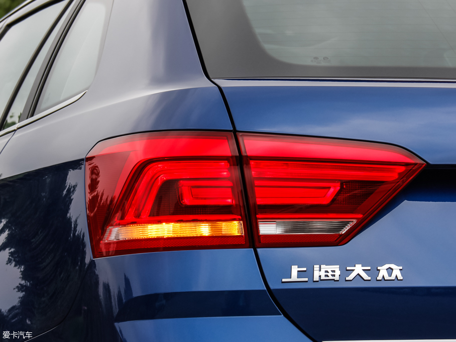 2015݃Ɏ 230TSI DSGA