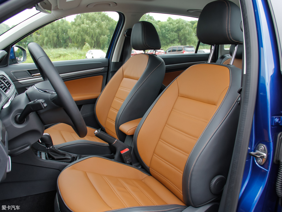 2015݃Ɏ 230TSI DSGA